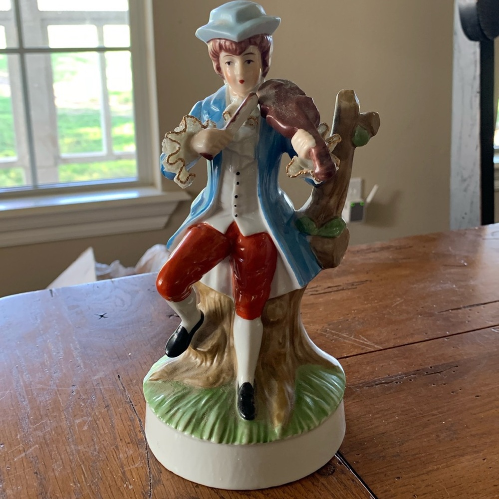 Vintage Brinns PGH PA Made in Taiwan musical figurine